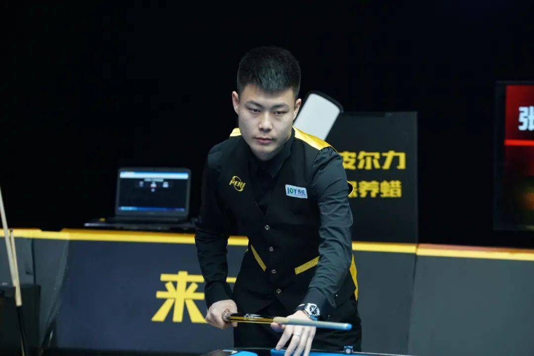 场观众的激 场观众的激